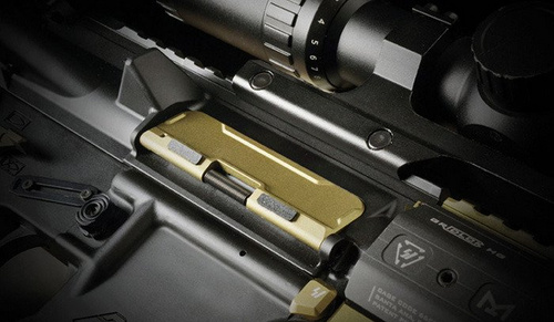 Strike Industries - BUDC Billet Ultimate Dust Cover - červený - AR-BUDC-223-RED