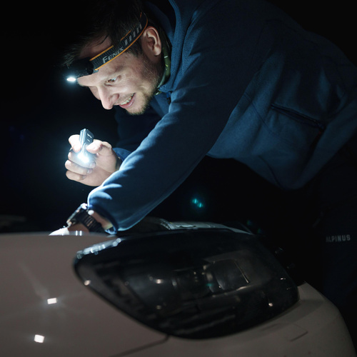 Fenix - Svítilna na klíče E06R - 700 lm - UV/laser - USB-C - Magnet - Šedá - E06R.12111