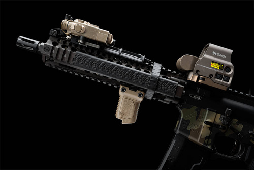 Strike Industries - Úhlový vertikální grip Picatinny - krátký - černý - SI-AR-CMAG-RAIL-S-BK