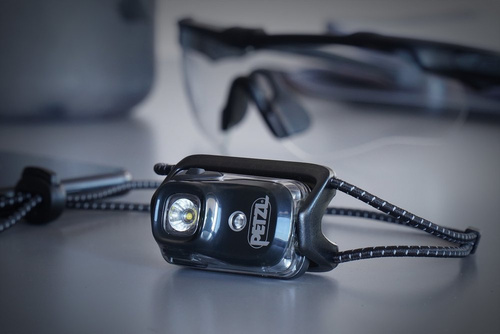 Petzl - BINDI® Ultralehká dobíjecí čelovka - černá - E102AA00