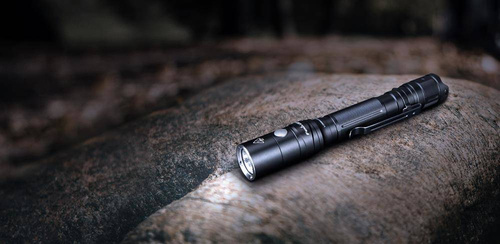 Fenix - LED svítilna LD22 V2.0 s baterií 1600 mAh - 800 lumenů - LD22 V2.0