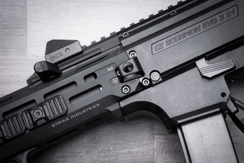 Strike Industries - Ploché rychloupínací pouzdro pro Scorpion EVO 3 - černé - SI-CEVO-FQD
