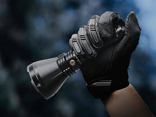 Fenix - LED svítilna -1500 lumenů - 5000 mAh - 21700 baterie - HT18