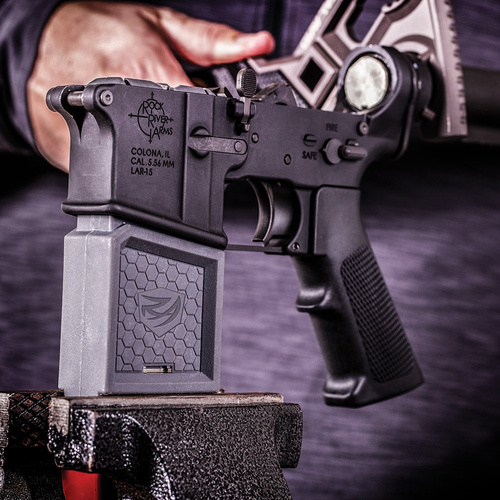 Real Avid - Blok závěsu Smart-Fit pro AR-15 - AVAR15SFVB