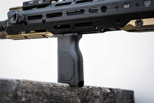 Strike Industries - M-LOK® úhlová vertikální rukojeť - dlouhá - FDE - SI-AR-CMAG-L