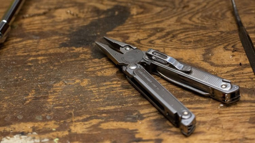 Leatherman - Multitool FREE™ P2 - 832638