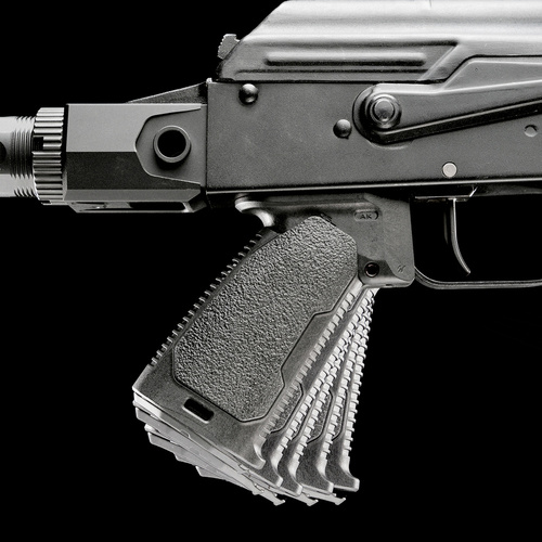 Strike Industries - Víceúhlová pistolová rukojeť pro AK - FDE - SI-AK-MAPG-FDE