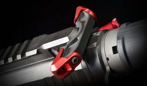 Strike Industries - Záložka ISO pro bezzámkovou nabíjecí rukojeť - černá - SI-ISOTAB-BK