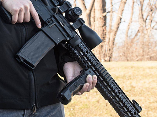 Leapers - Dvojnožka / přední rukojeť UTG® D Grip® - Picatinny - černá - MNT-DG02Q