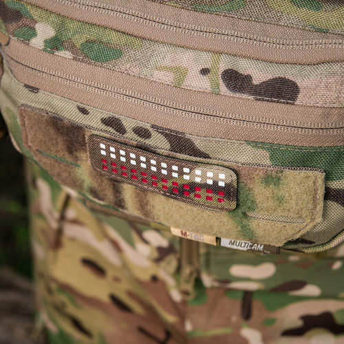 M-Tac - Polská vlajková nášivka - fluorescenční - pixely - laserem řezaná - červená / MultiCam / bílá - 51005108