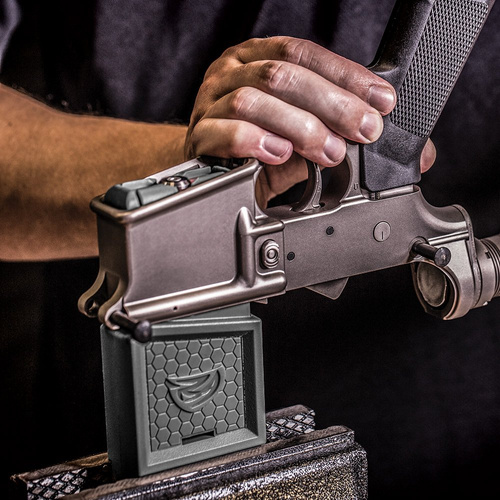 Real Avid - Blok závěsu Smart-Fit pro AR-15 - AVAR15SFVB