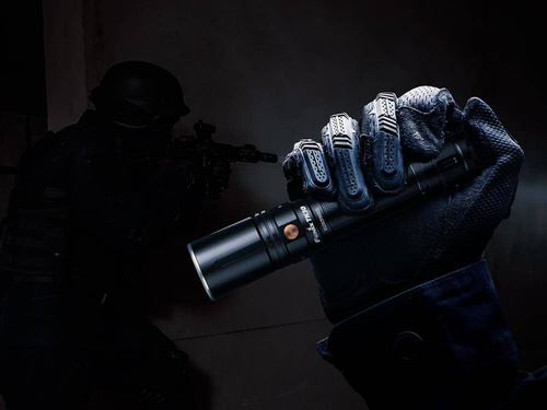 Fenix - TK30 dobíjecí laserová svítilna - 5000 mAh - 500 lumenů
