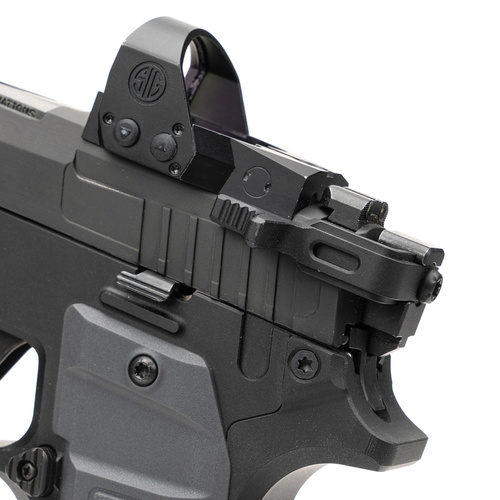 Strike Industries - oboustranná boční nabíjecí rukojeť pro pistoli Sig Sauer P320 - černá - SI-P320-CH