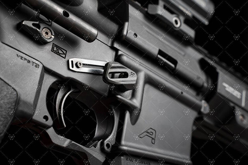 Strike Industries - Modulární spouštěč zásobníku AR - černý - SI-AR-MMR