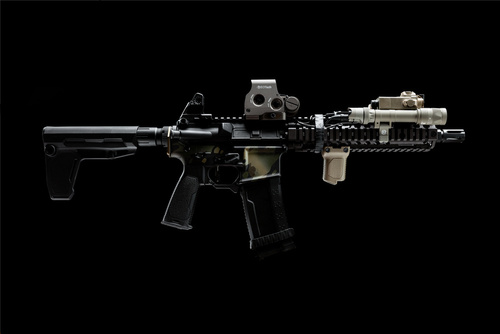 Strike Industries - Úhlový vertikální grip Picatinny - krátký - FDE - SI-AR-CMAG-RAIL-S-FDE