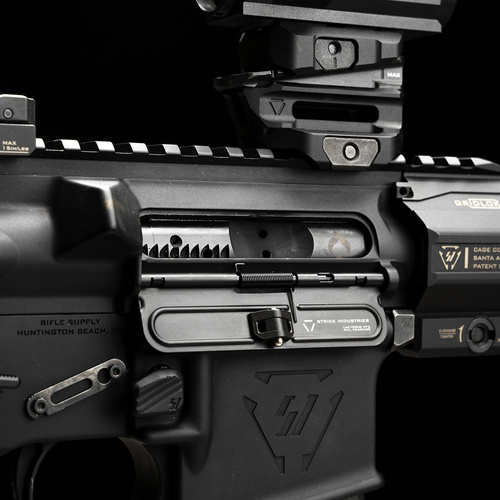 Strike Industries - Prachový kryt pro AR-15 - ocel - černý - SI-AR-SUDC-223