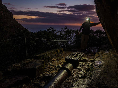 Fenix - LED čelovka - 240 lumenů - AA - černá - HM23