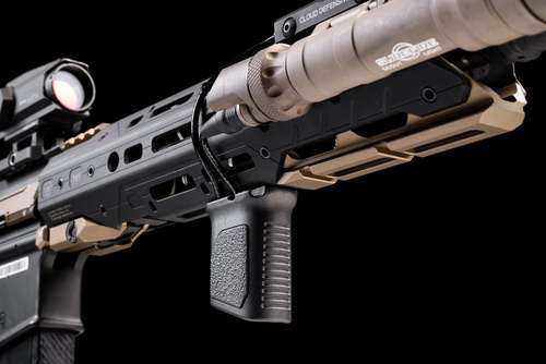 Strike Industries - M-LOK® úhlová vertikální rukojeť - krátká - černá - SI-AR-CMAG-S