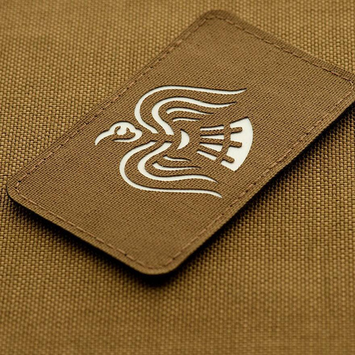 M-Tac - nášivka s nápisem Crow Banner - Cordura 500D - laserem řezaná - fluorescenční - Coyote/GID - 51171599