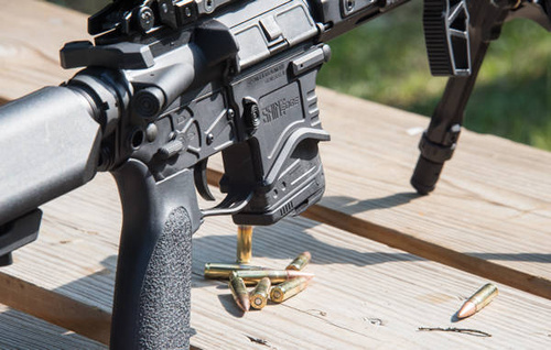 UTG - Zásobník pro AR15 / M4 - 5,56x45 mm / .223 - 10 nábojů - polymer - černý - RBT-AM10