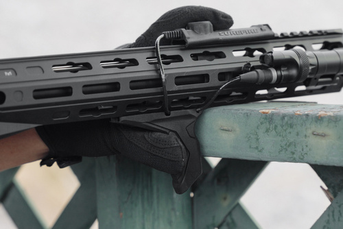 Strike Industries - Úhlová rukojeť Link se systémem vedení kabelů - M-LOK / KeyMod - černá - SI-AR-HSFG-BK