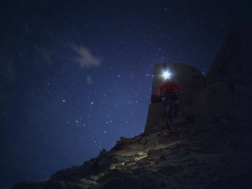 Fenix - LED svítilna na kolo - 2200 lumenů - černá - BC30 V2.0