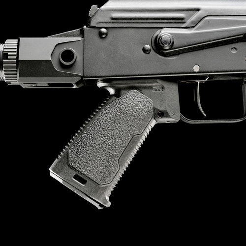 Strike Industries - Víceúhlová pistolová rukojeť pro AK - FDE - SI-AK-MAPG-FDE