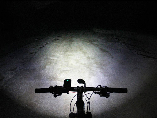 Fenix - LED svítilna na kolo - 2200 lumenů - černá - BC30 V2.0