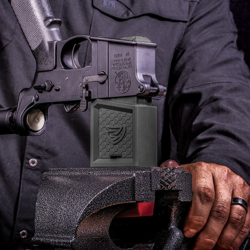 Real Avid - Blok závěsu Smart-Fit pro AR-15 - AVAR15SFVB