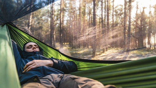 Lesovik - Turistická houpací síť DRAKA s moskytiérou a závěsem SNEKA - Treetop Green