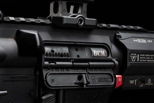 Strike Industries - Překrytý prachový kryt Ultimate pro .223/5,56 mm - černý - SI-AR-OMUDC-223-BK